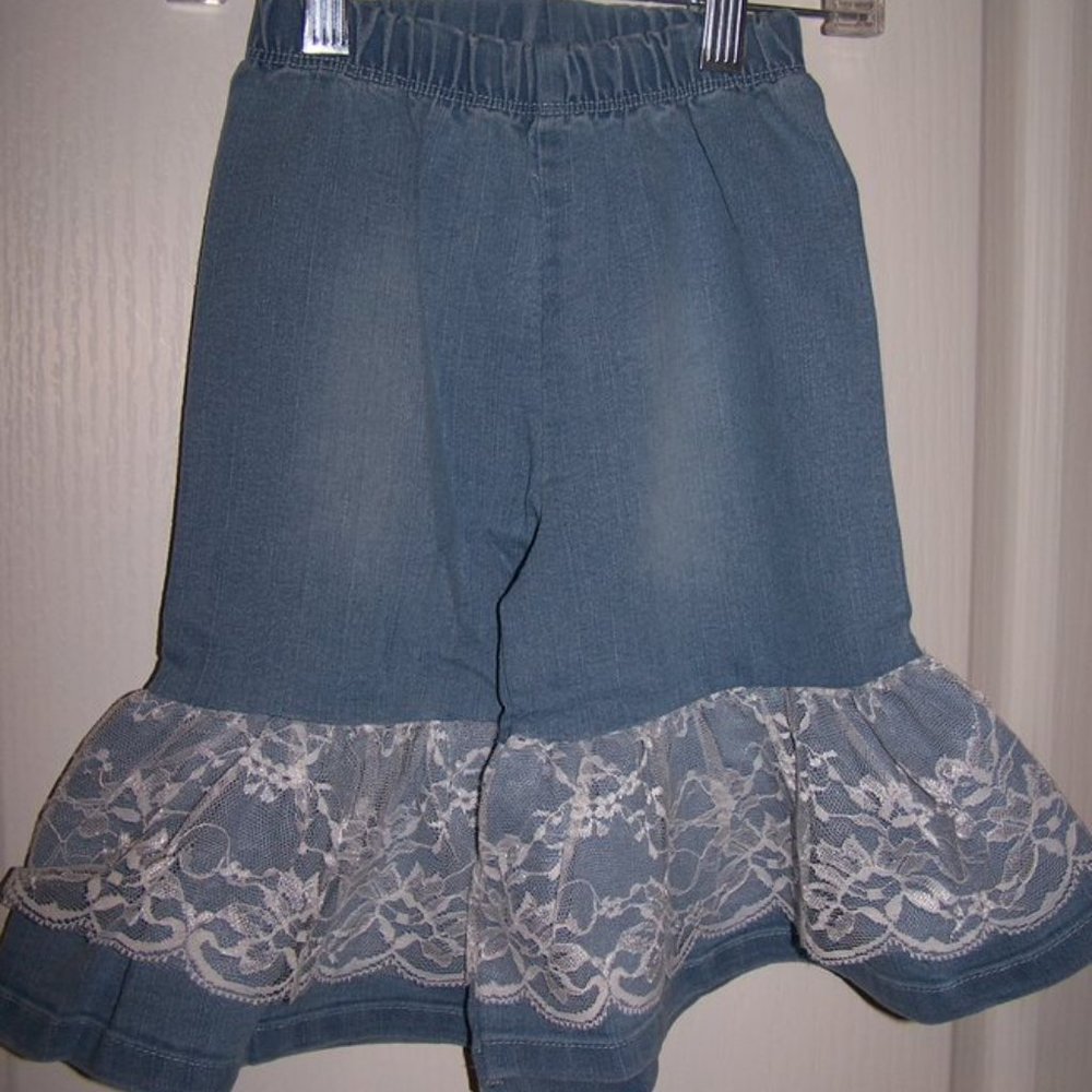 NWT - Jelly the Pug - Denim Capri with Lace